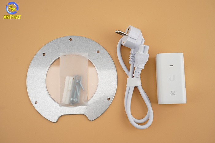 Bộ thu phát Ubiquiti UniFi UAP AC PRO 1750Mbps, 100 Use, Lan 1GB